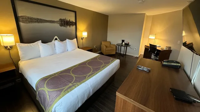 Super 8 by Wyndham Guelph photo 7