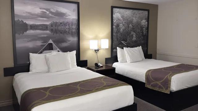 Super 8 by Wyndham Guelph photo 10