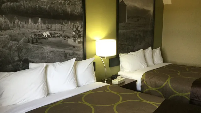 Super 8 by Wyndham Hardisty photo 9