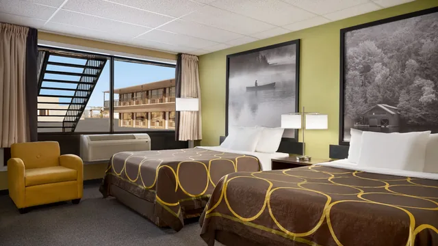 Super 8 by Wyndham Hearst ON photo 9