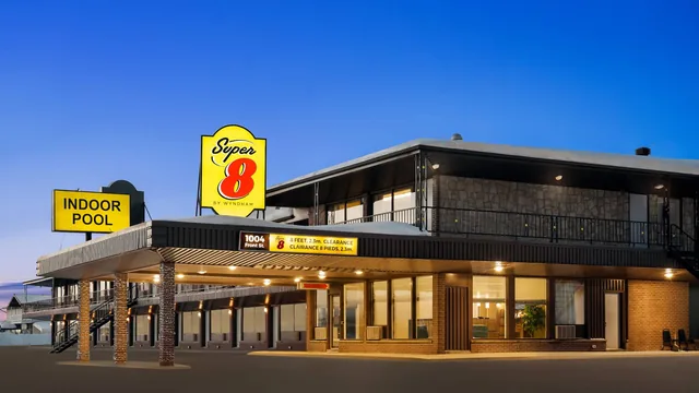 Super 8 by Wyndham Hearst ON photo 11