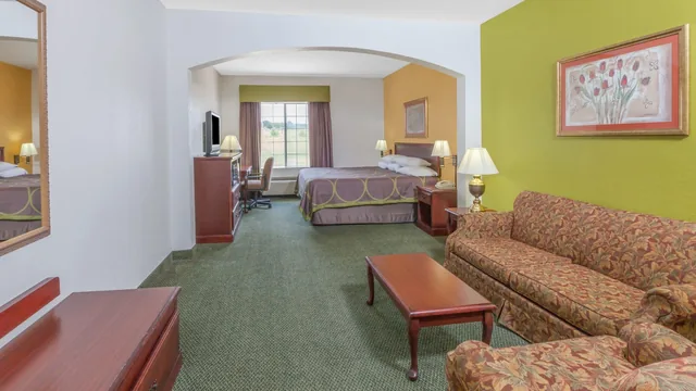 Super 8 by Wyndham Hillsboro TX photo 1