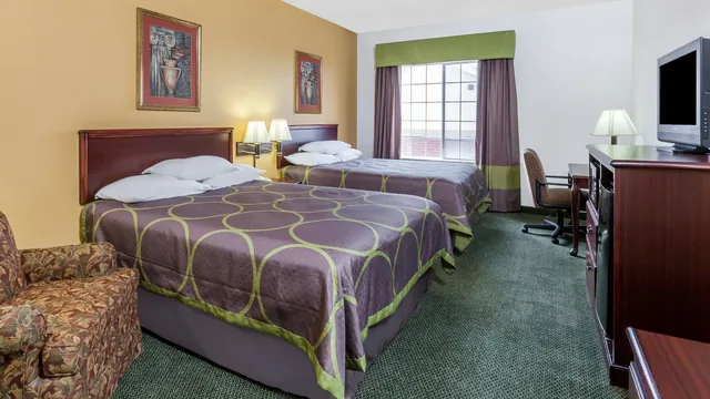 Super 8 by Wyndham Hillsboro TX photo 2