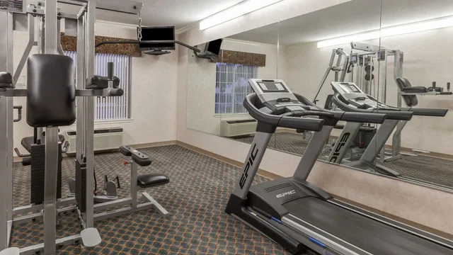 Super 8 by Wyndham Hillsboro TX photo 5