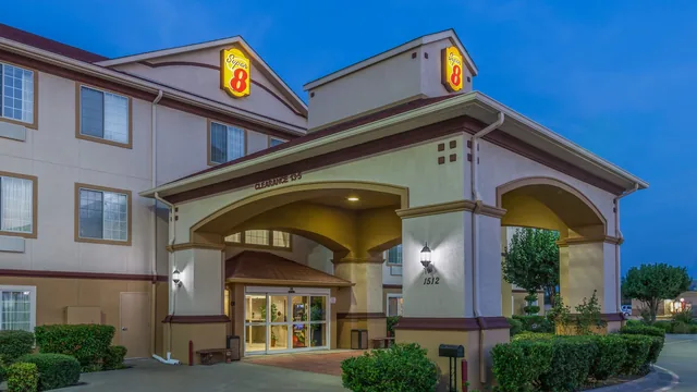 Super 8 by Wyndham Hillsboro TX photo 8