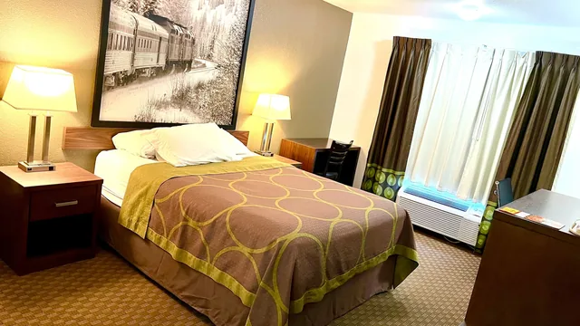Super 8 by Wyndham Hinton photo 7