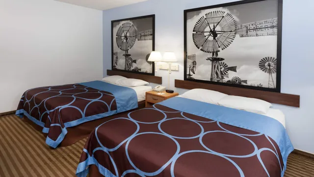 Super 8 by Wyndham Huntington photo 3