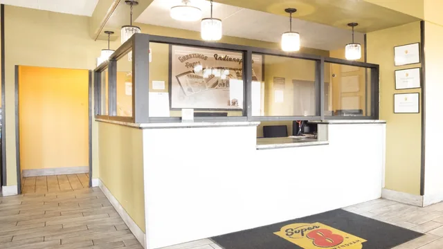 Super 8 by Wyndham Indianapolis South photo 2