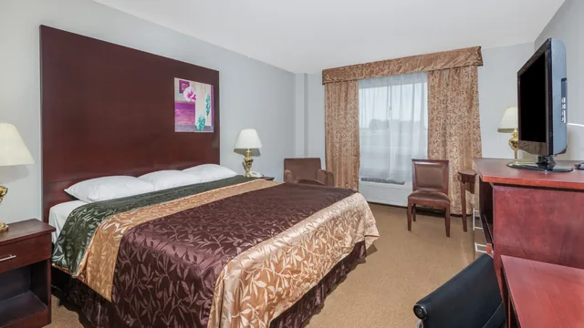 Super 8 by Wyndham Innisfail photo 8