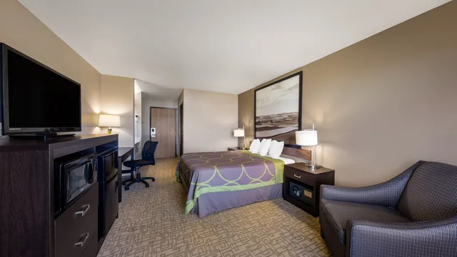 Super 8 by Wyndham Jackson MN photo 12