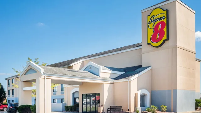 Super 8 by Wyndham Jasper photo 8