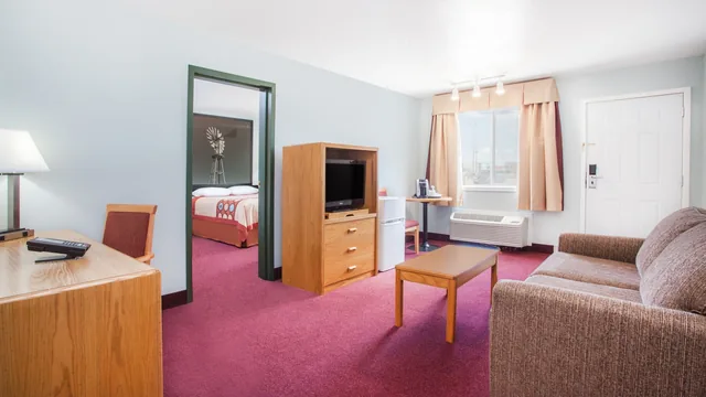 Super 8 by Wyndham Kindersley photo 7