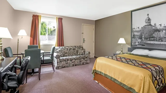 Super 8 by Wyndham Kingston photo 6