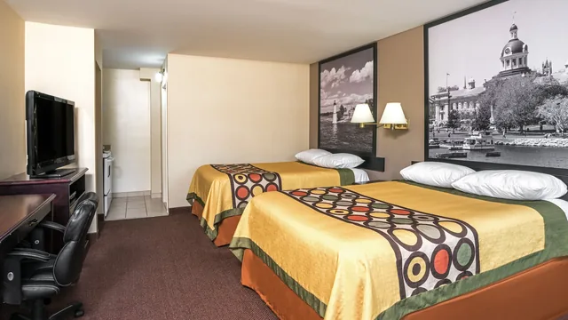 Super 8 by Wyndham Kingston photo 8