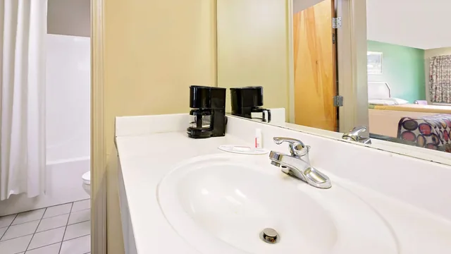 Super 8 by Wyndham Kosciusko photo 6