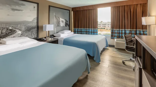 Super 8 by Wyndham Laredo photo 4