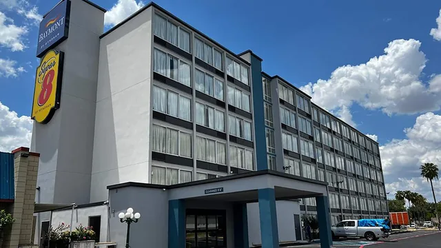 Super 8 by Wyndham Laredo photo 6
