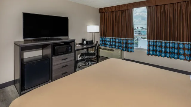 Super 8 by Wyndham Laredo photo 7
