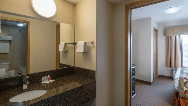 Super 8 by Wyndham Edmonton International Airport photo 3