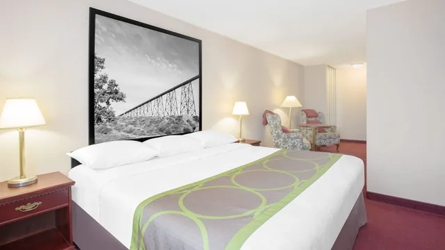 Super 8 by Wyndham Lethbridge photo 6