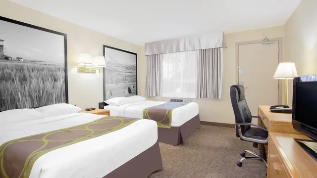 Super 8 by Wyndham Lethbridge photo 7