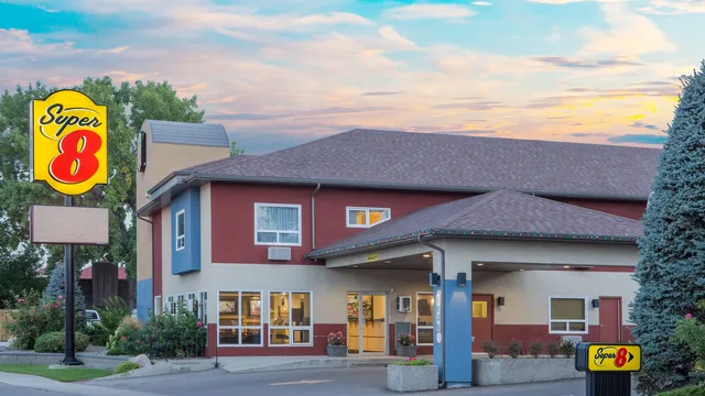 Super 8 by Wyndham Lethbridge photo 9