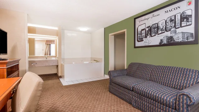 Super 8 by Wyndham Macon West photo 12