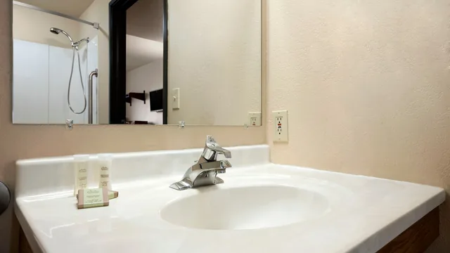 Super 8 by Wyndham Macon photo 3