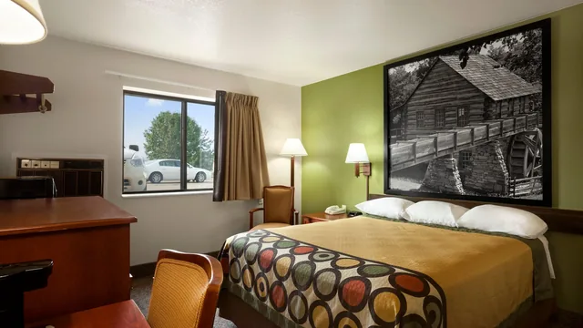Super 8 by Wyndham Macon photo 6