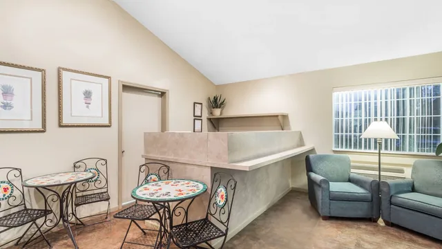 Super 8 by Wyndham Madison photo 12