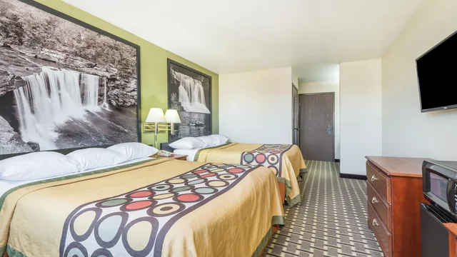 Super 8 by Wyndham Madison IN photo 2