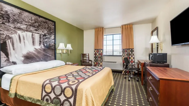 Super 8 by Wyndham Madison IN photo 5