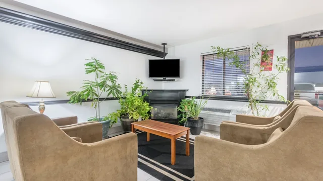 Super 8 by Wyndham Madison IN photo 8