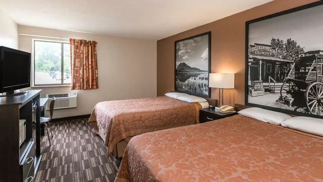 Super 8 by Wyndham Madison photo 7