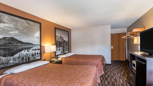 Super 8 by Wyndham Madison photo 8
