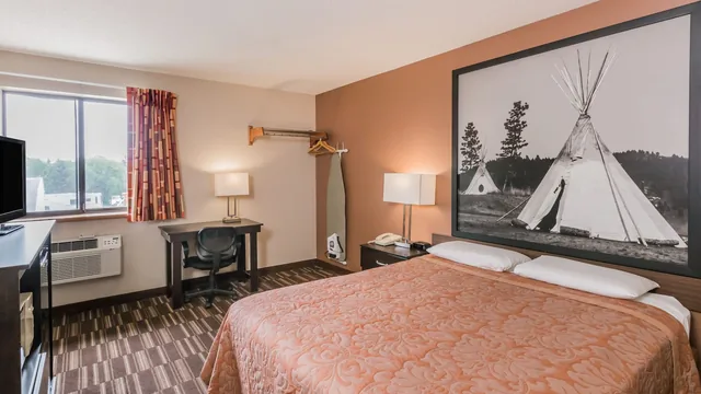 Super 8 by Wyndham Madison photo 9