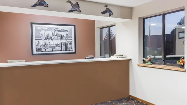 Super 8 by Wyndham Madison photo 10