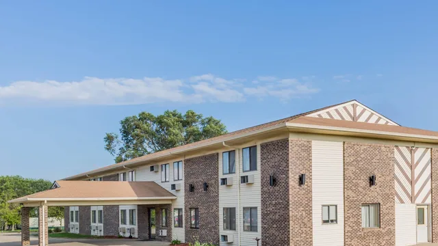 Super 8 by Wyndham Madison photo 11