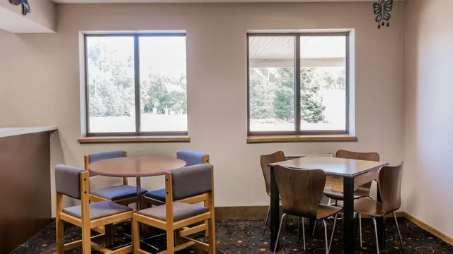 Super 8 by Wyndham Madison photo 12