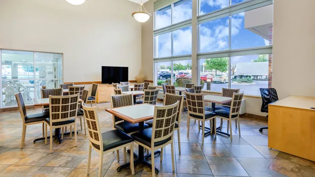 Super 8 by Wyndham Madison South photo 6