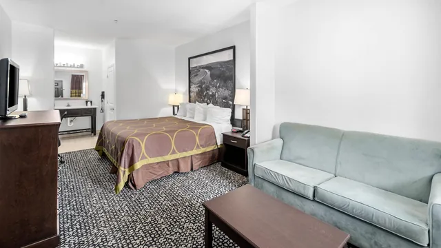 Super 8 by Wyndham Mansfield LA photo 2