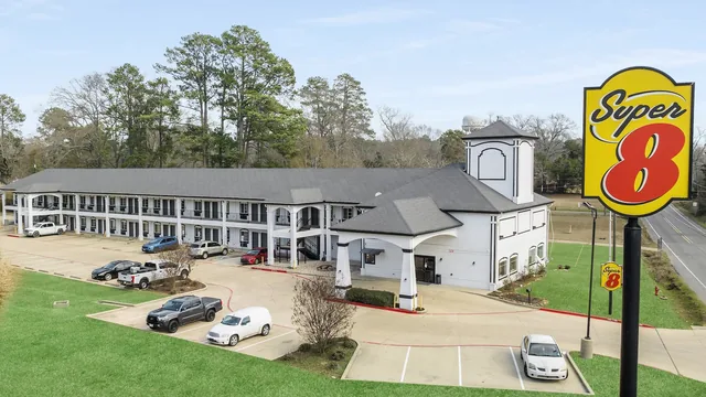 Super 8 by Wyndham Mansfield LA photo 3