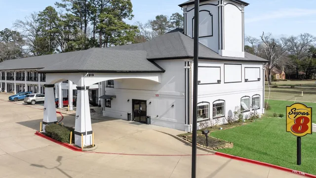 Super 8 by Wyndham Mansfield LA photo 7