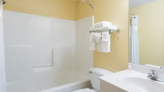 Super 8 by Wyndham Medina