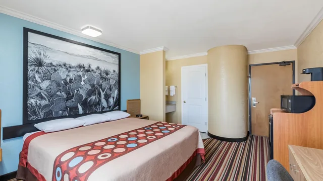 Super 8 by Wyndham Midland photo 11