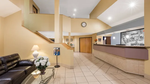 Super 8 by Wyndham Midland photo 12
