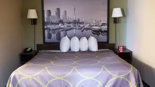 Super 8 by Wyndham Mississauga