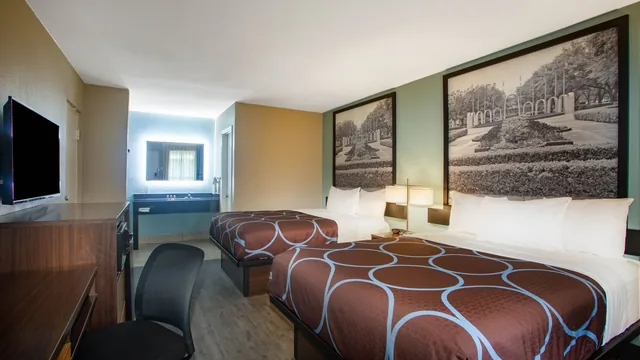 Super 8 by Wyndham Mobile I-65 photo 2