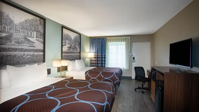 Super 8 by Wyndham Mobile I-65 photo 4