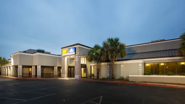 Super 8 by Wyndham Mobile I-65 photo 6